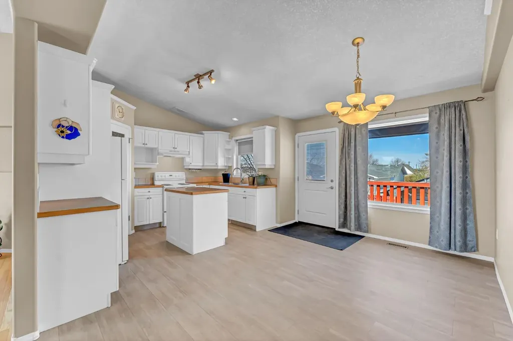 970 Kipling Crescent SW Redcliff AB T0J2P0