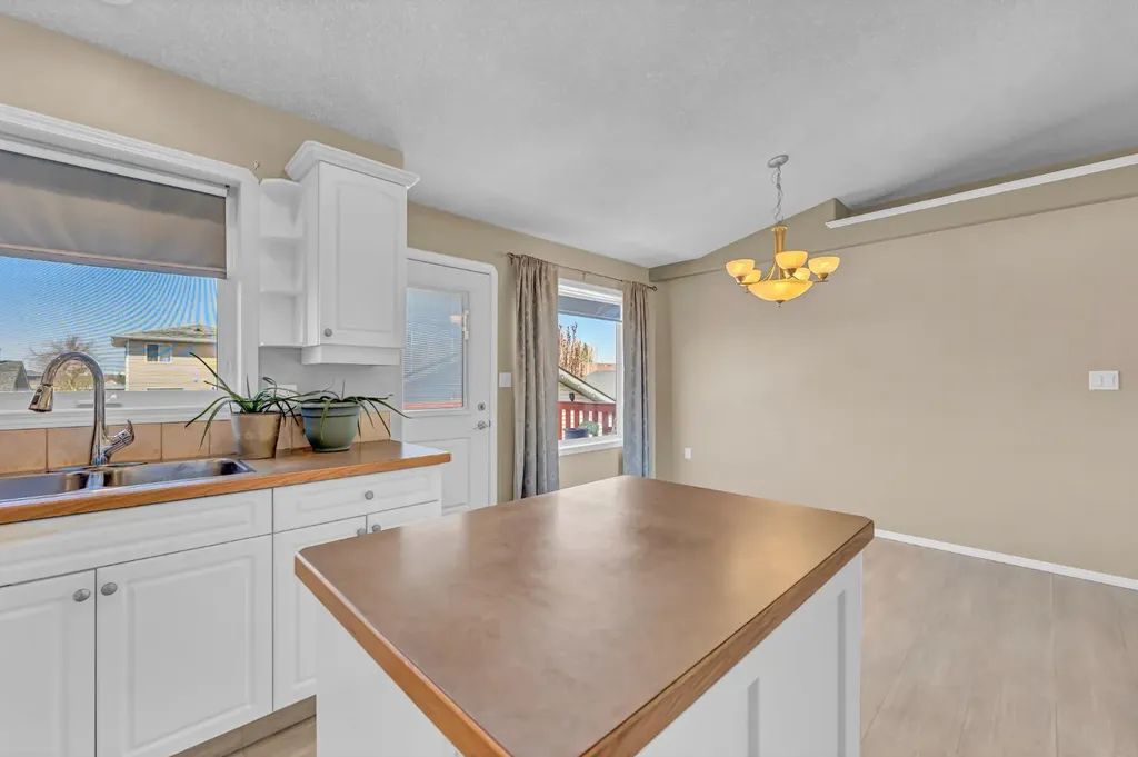 970 Kipling Crescent SW Redcliff AB T0J2P0