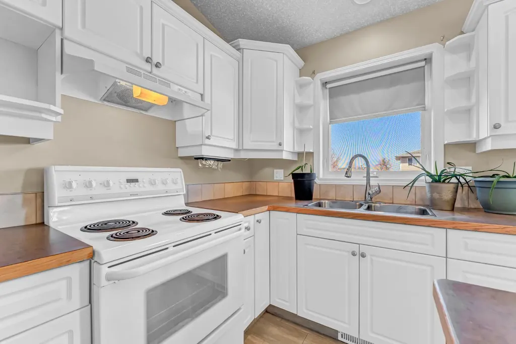 970 Kipling Crescent SW Redcliff AB T0J2P0