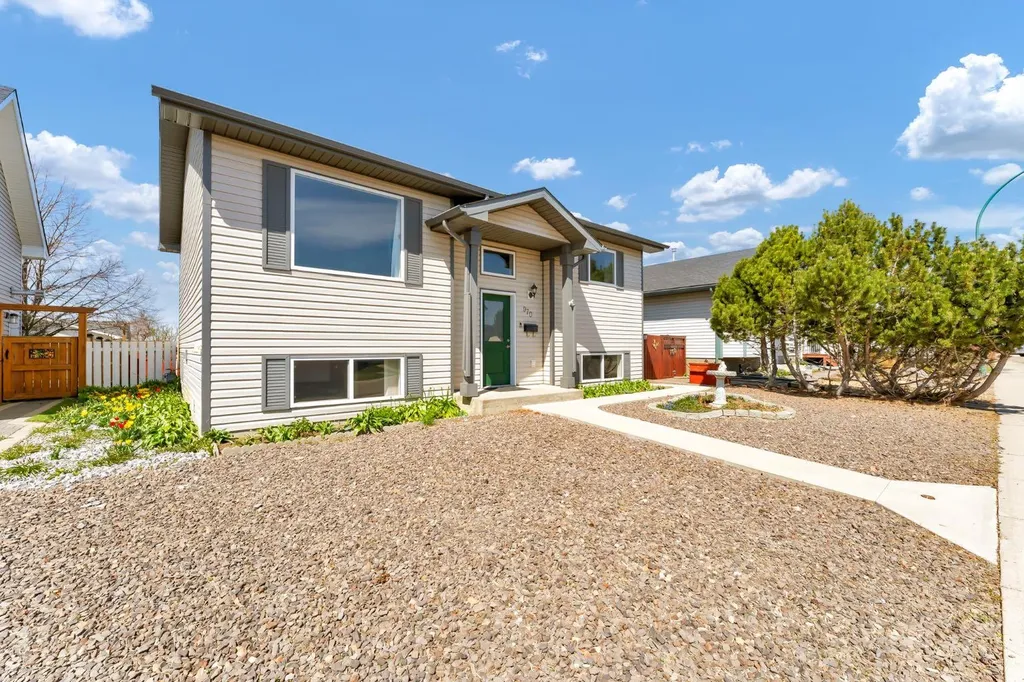 970 Kipling Crescent SW Redcliff AB T0J2P0