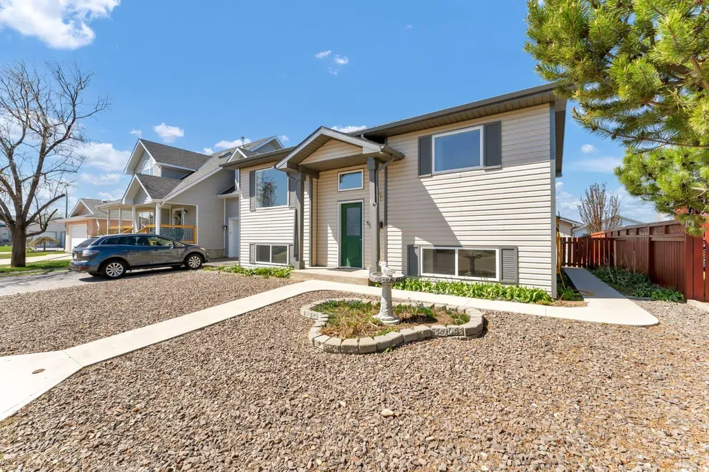 970 Kipling Crescent SW Redcliff AB T0J2P0