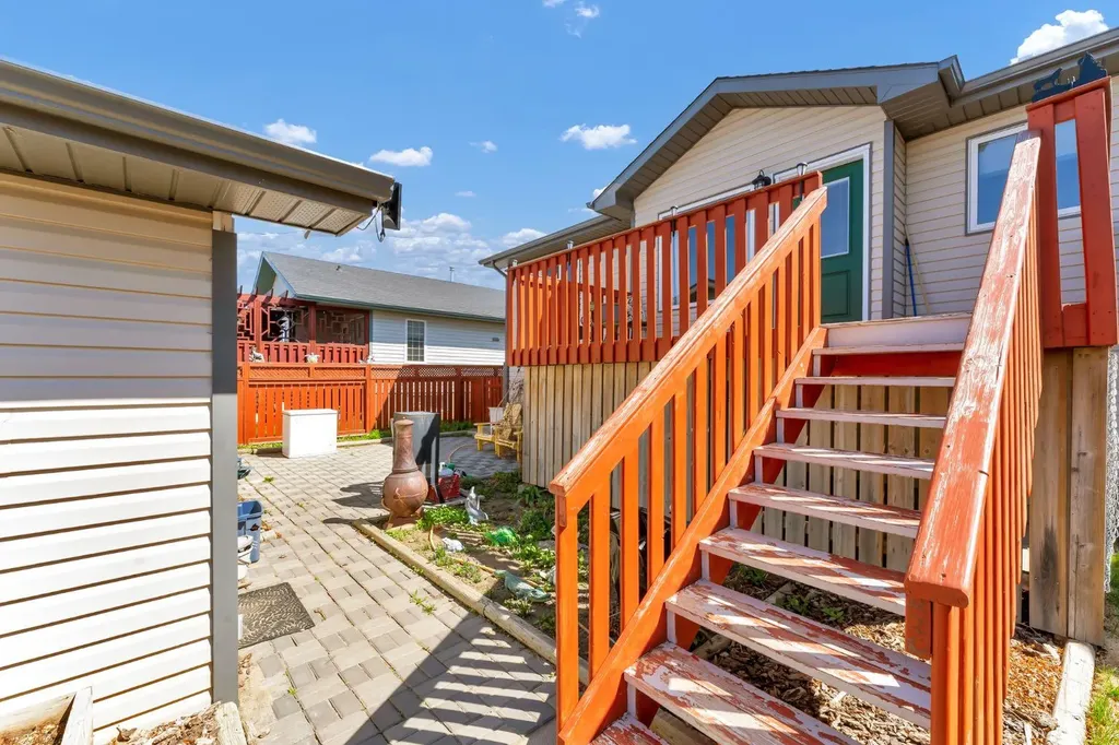 970 Kipling Crescent SW Redcliff AB T0J2P0