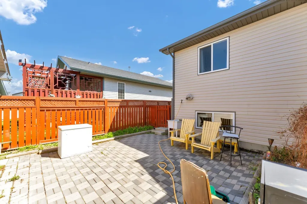 970 Kipling Crescent SW Redcliff AB T0J2P0