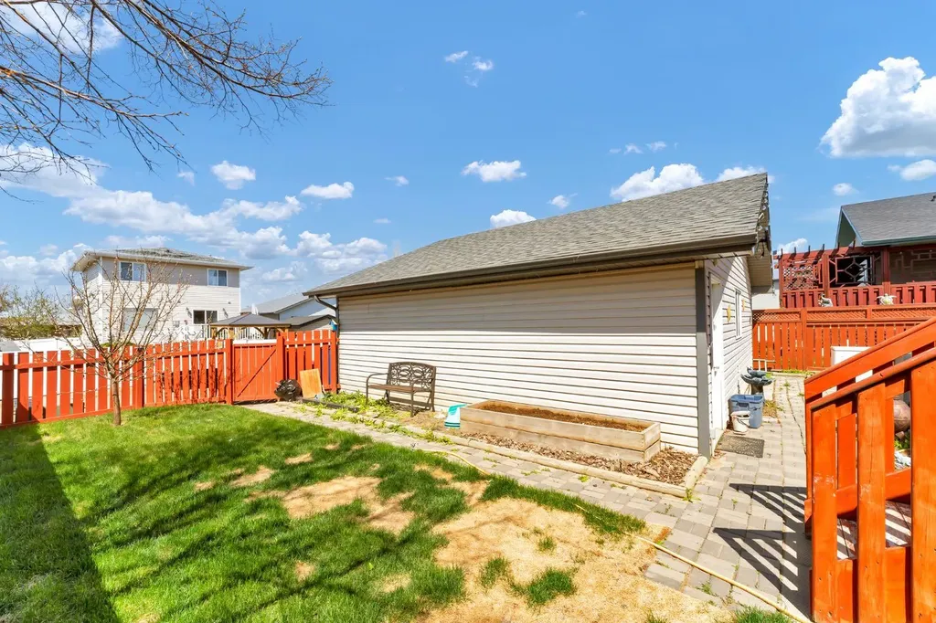 970 Kipling Crescent SW Redcliff AB T0J2P0