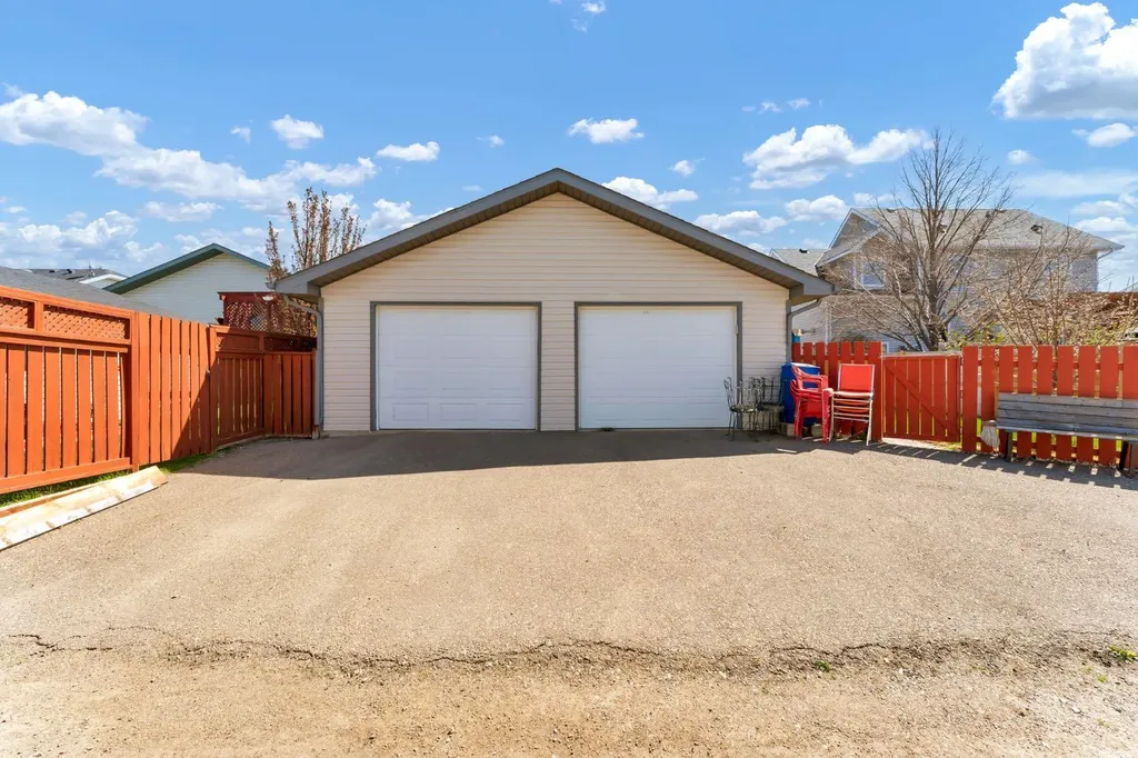 970 Kipling Crescent SW Redcliff AB T0J2P0