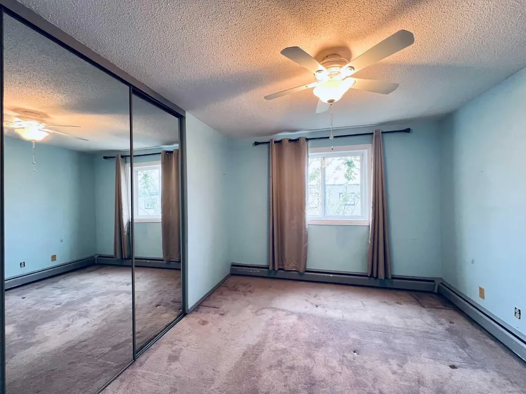 3809 45 Street SW Calgary AB T3E 3H4
