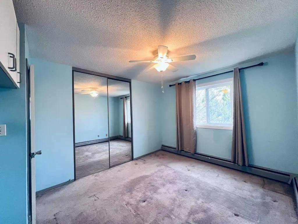 3809 45 Street SW Calgary AB T3E 3H4