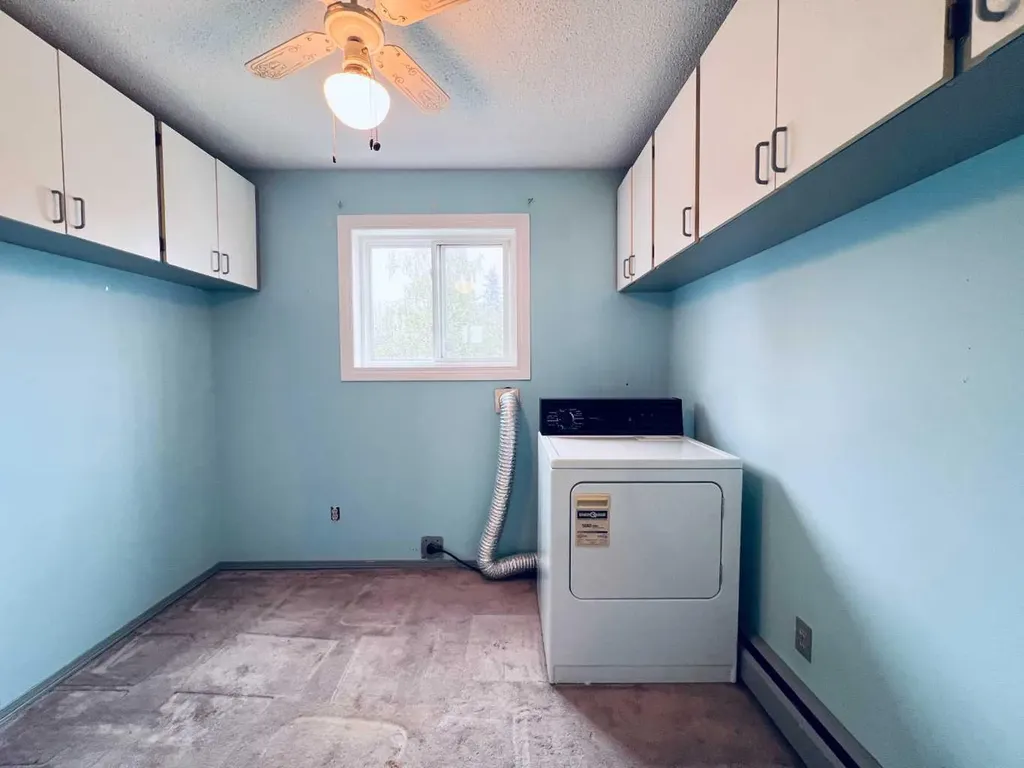 3809 45 Street SW Calgary AB T3E 3H4