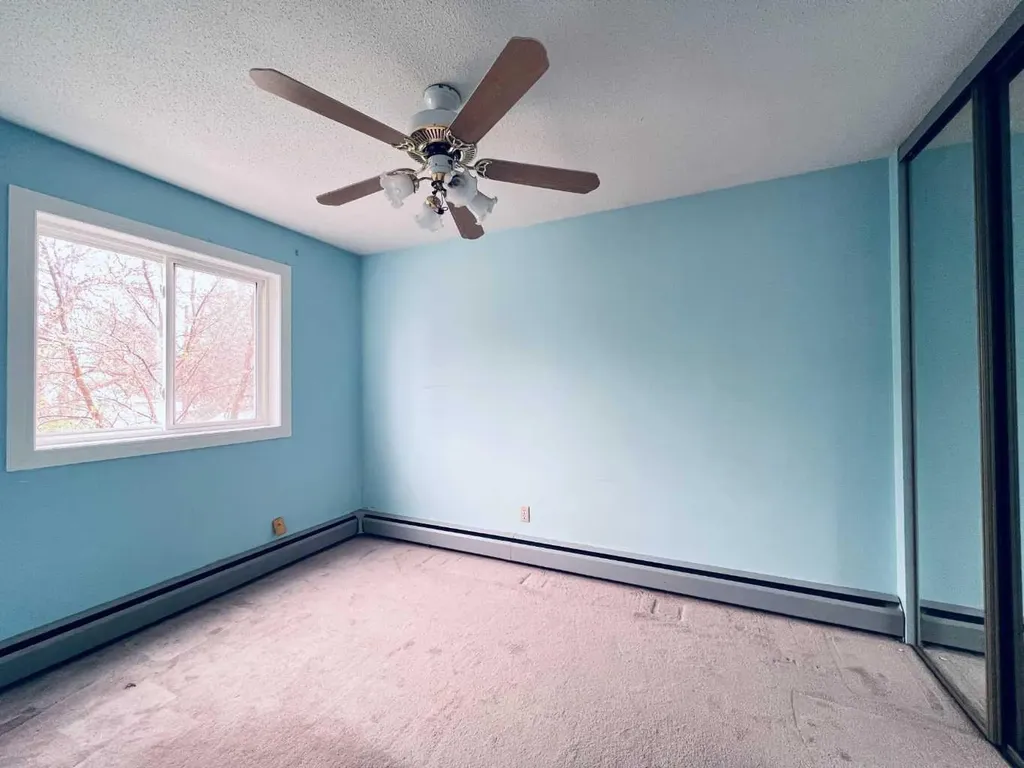 3809 45 Street SW Calgary AB T3E 3H4