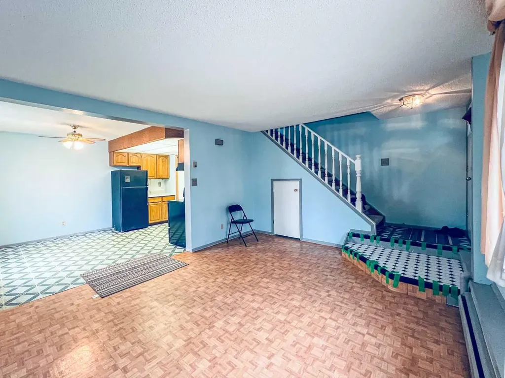 3809 45 Street SW Calgary AB T3E 3H4