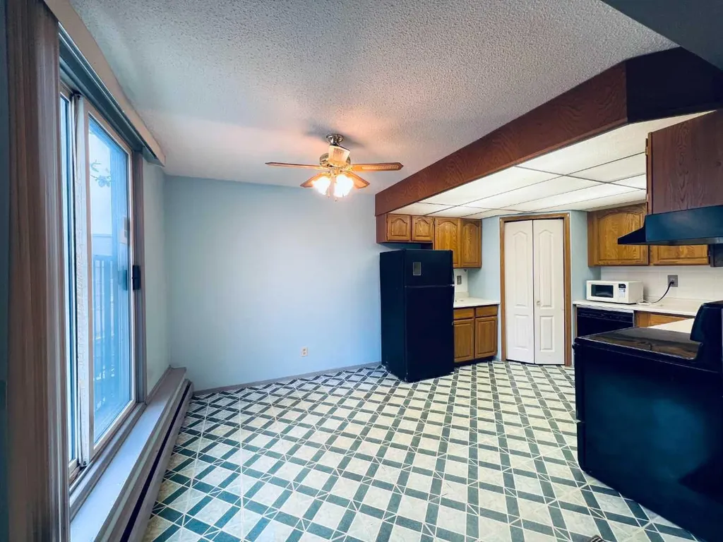 3809 45 Street SW Calgary AB T3E 3H4