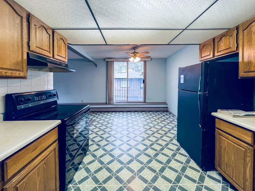 3809 45 Street SW Calgary AB T3E 3H4
