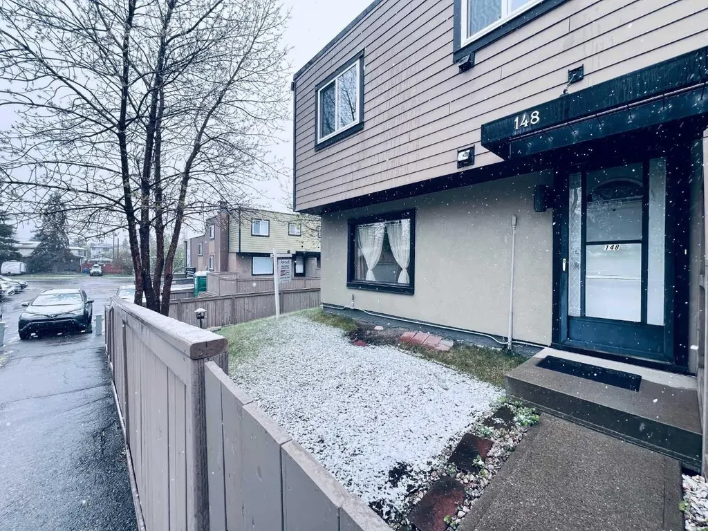3809 45 Street SW Calgary AB T3E 3H4