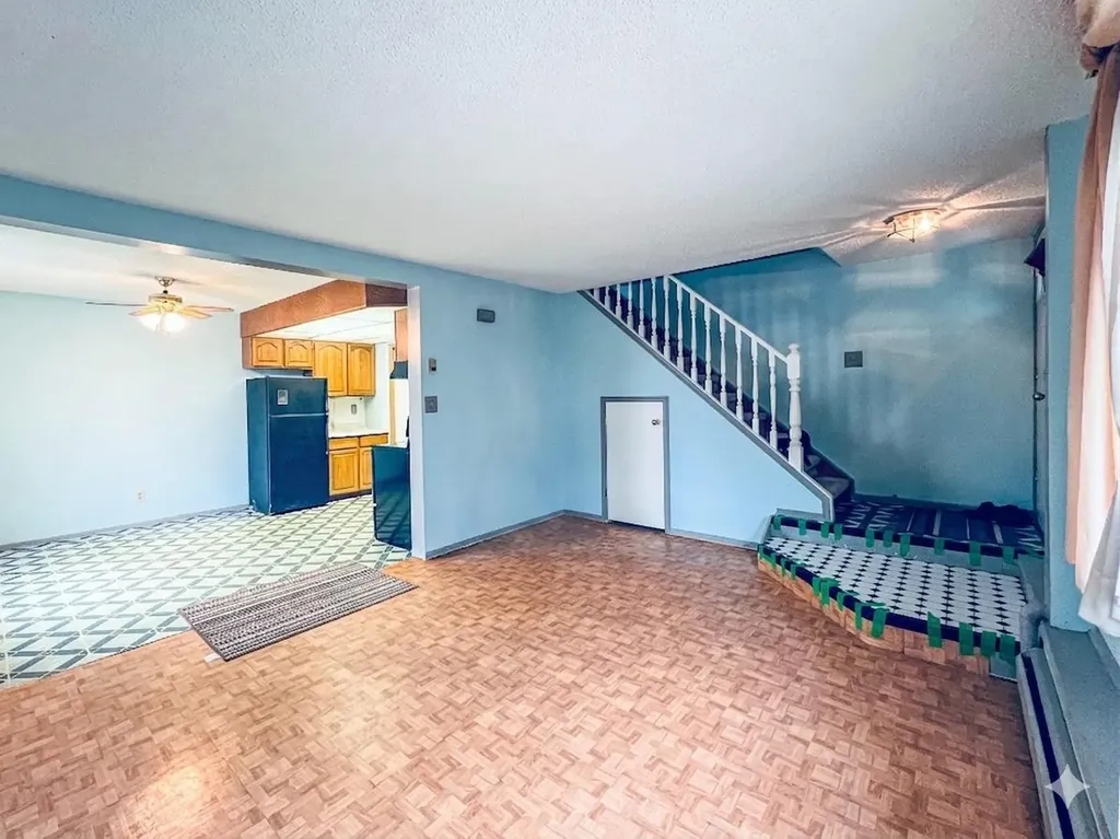 3809 45 Street SW Calgary AB T3E 3H4