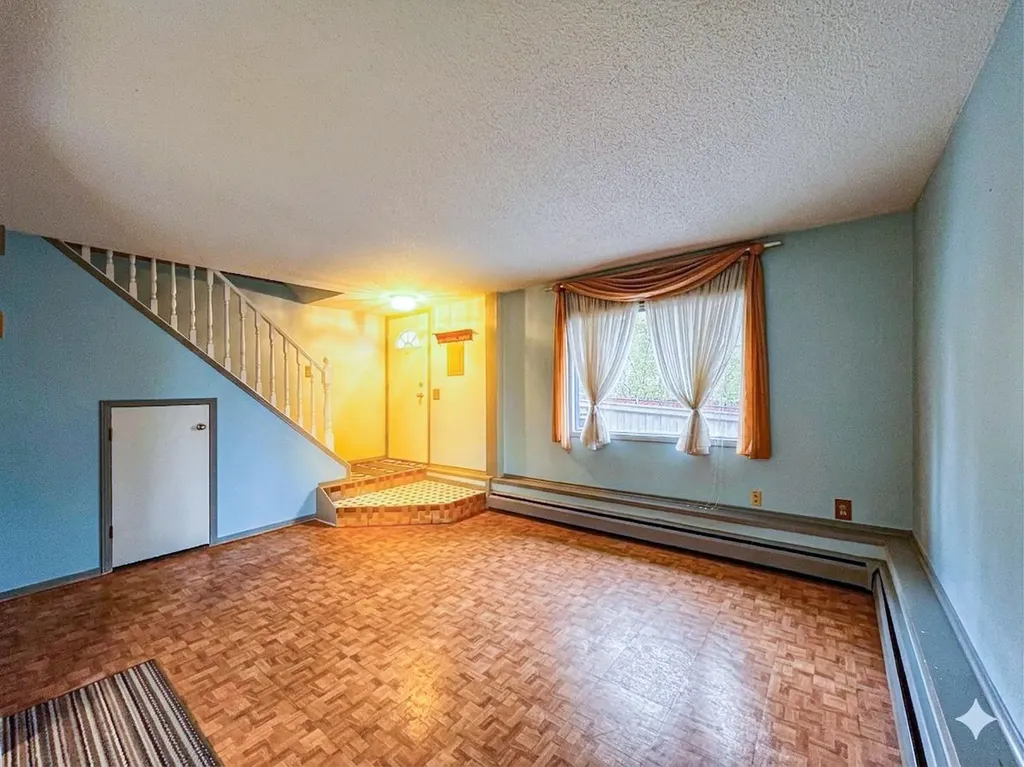 3809 45 Street SW Calgary AB T3E 3H4