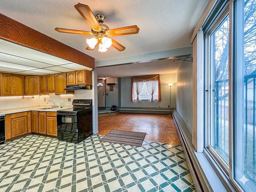 3809 45 Street SW Calgary AB T3E 3H4