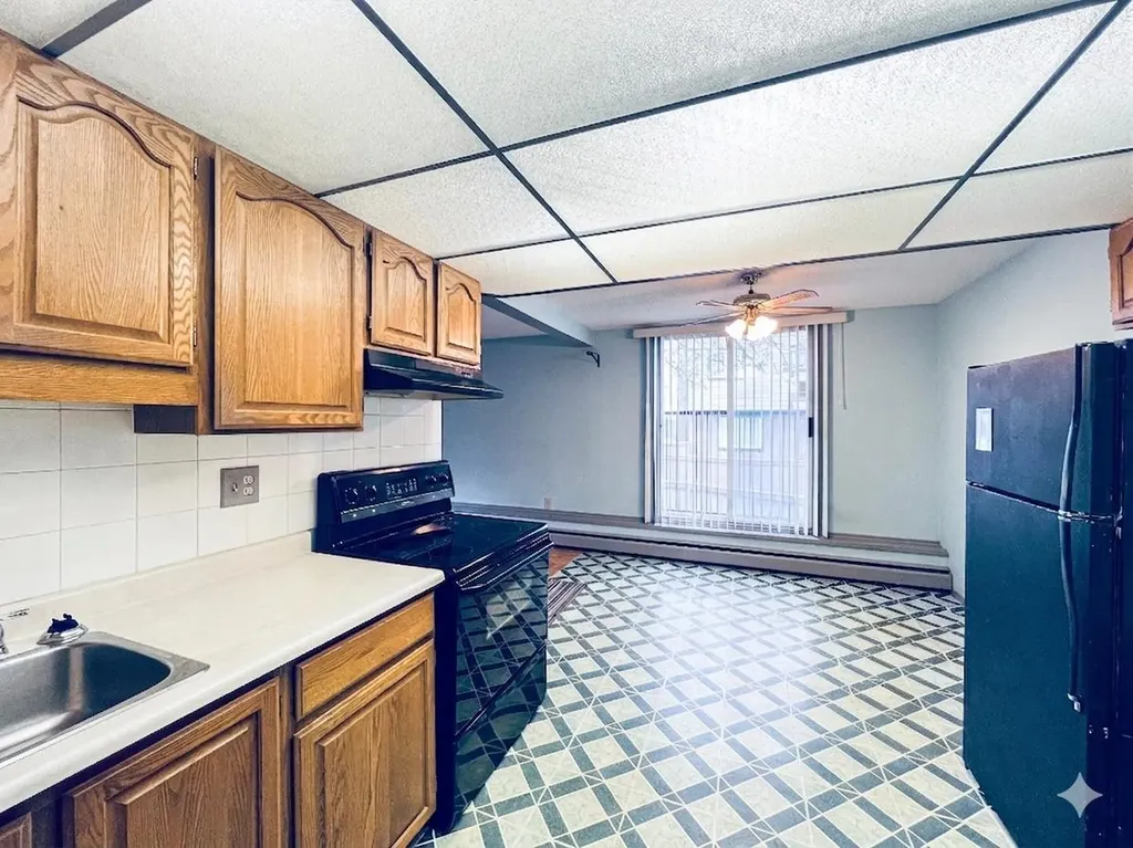 3809 45 Street SW Calgary AB T3E 3H4