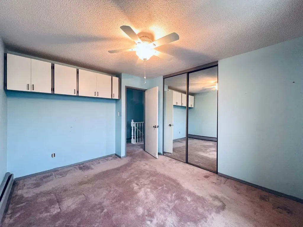 3809 45 Street SW Calgary AB T3E 3H4