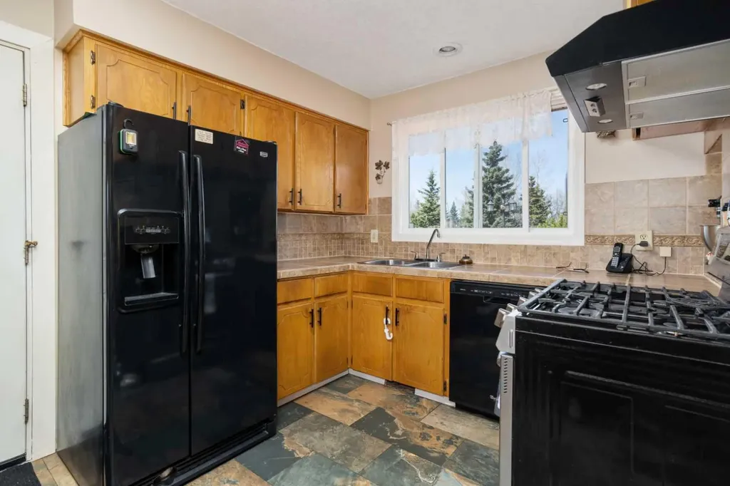 22321 Twp Road 414 Rural Lacombe County AB T4L 0H6