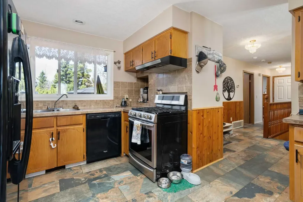 22321 Twp Road 414 Rural Lacombe County AB T4L 0H6