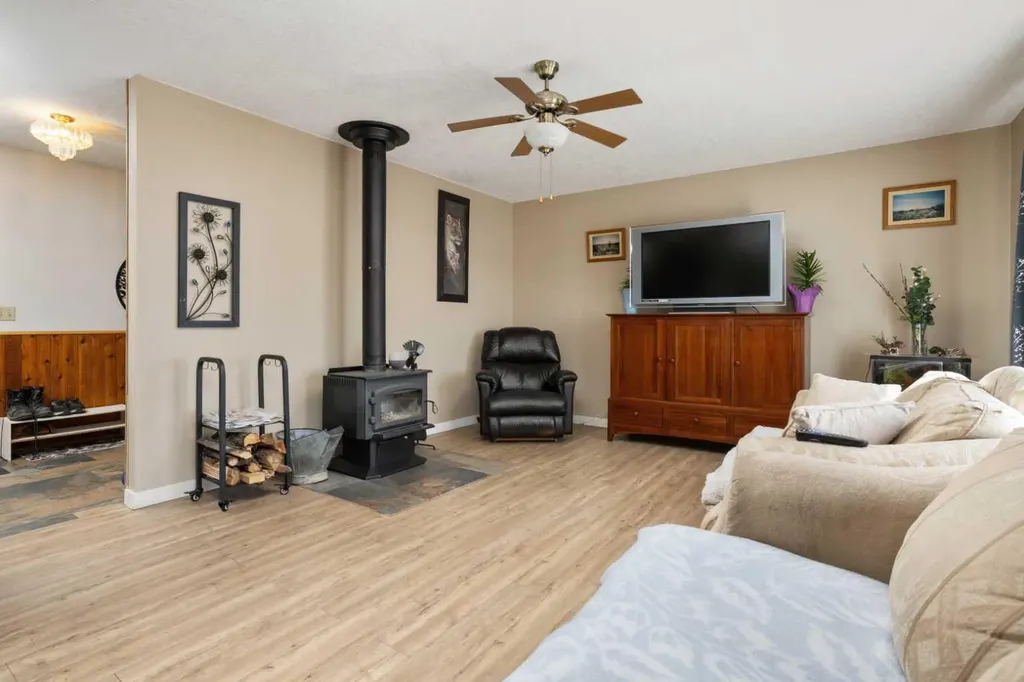 22321 Twp Road 414 Rural Lacombe County AB T4L 0H6