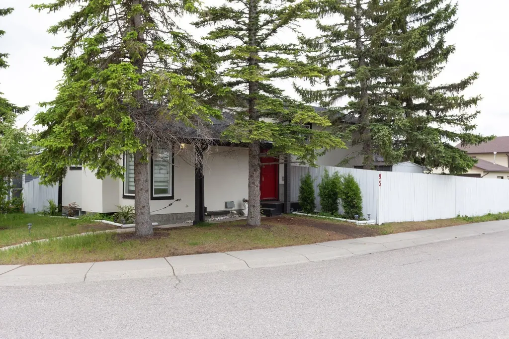 95 Castleridge Close NE Calgary AB T3J1Y9