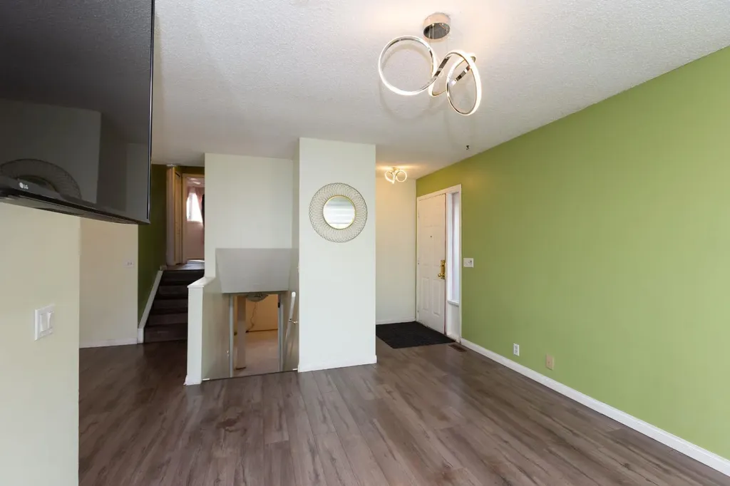95 Castleridge Close NE Calgary AB T3J1Y9