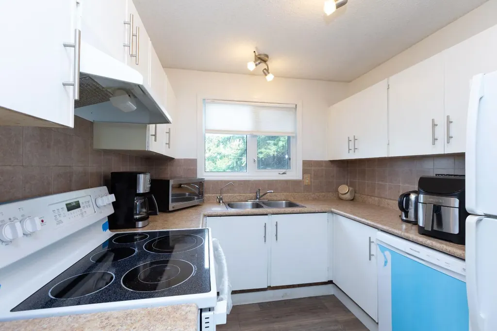 95 Castleridge Close NE Calgary AB T3J1Y9