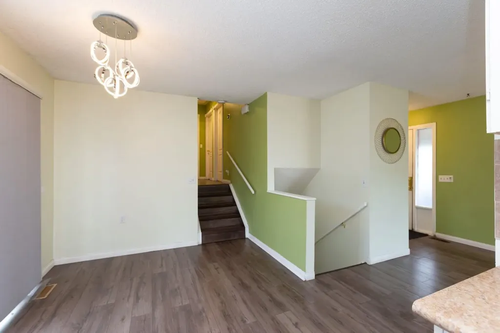 95 Castleridge Close NE Calgary AB T3J1Y9