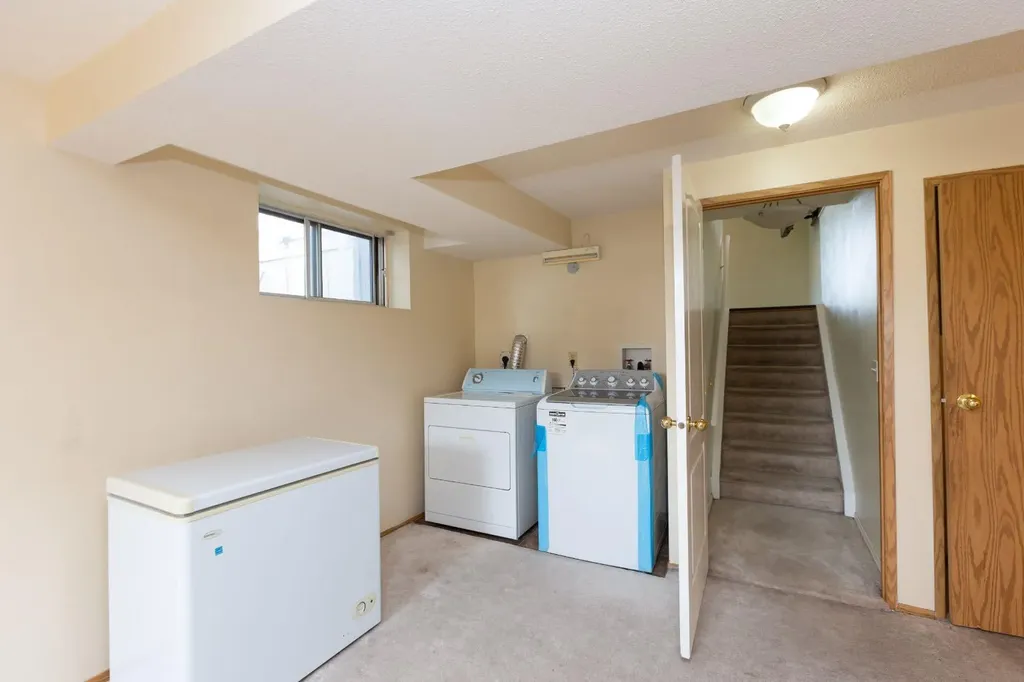 95 Castleridge Close NE Calgary AB T3J1Y9