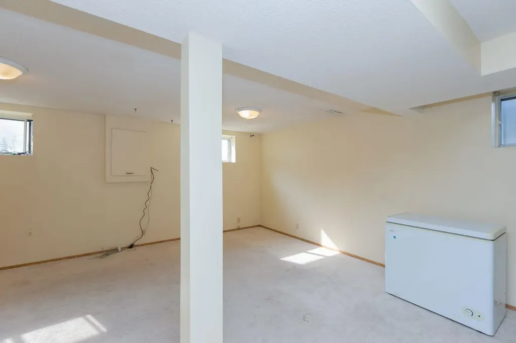 95 Castleridge Close NE Calgary AB T3J1Y9