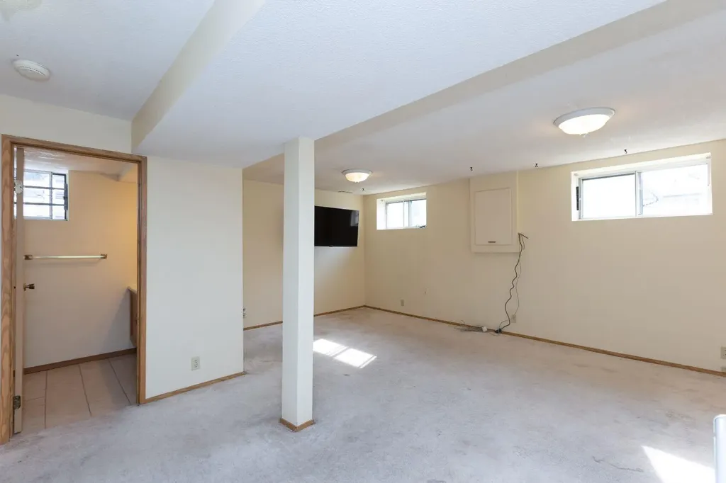 95 Castleridge Close NE Calgary AB T3J1Y9