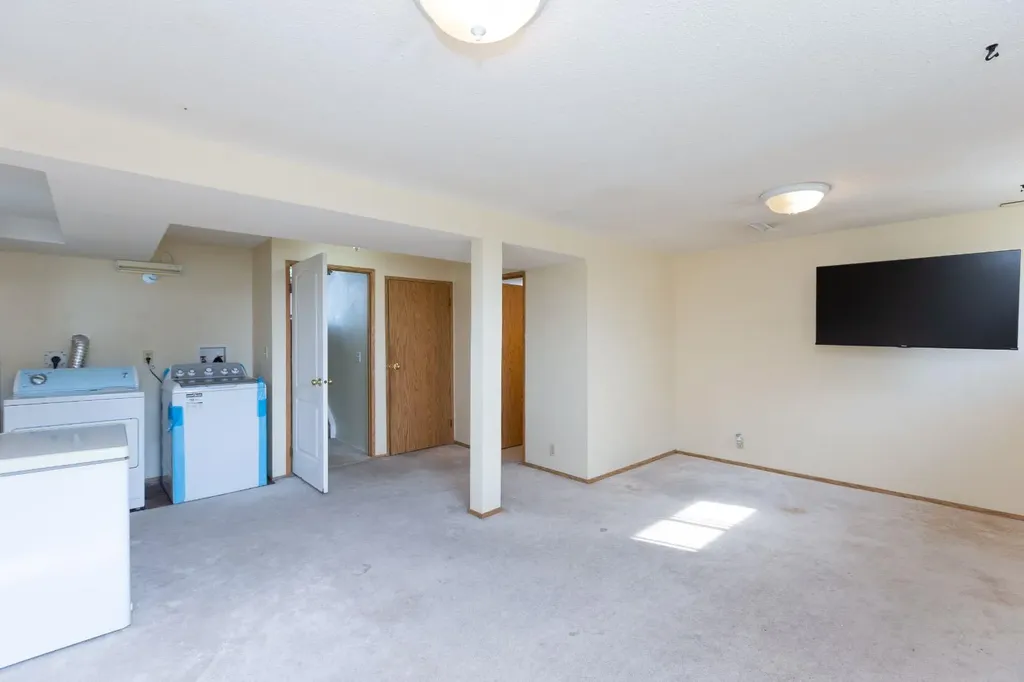 95 Castleridge Close NE Calgary AB T3J1Y9