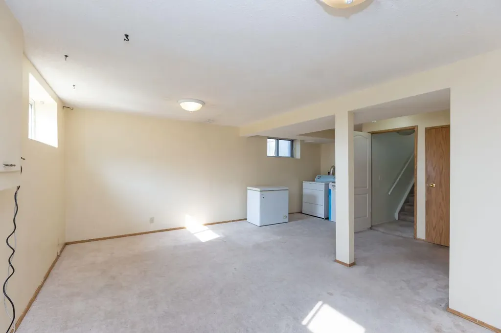 95 Castleridge Close NE Calgary AB T3J1Y9