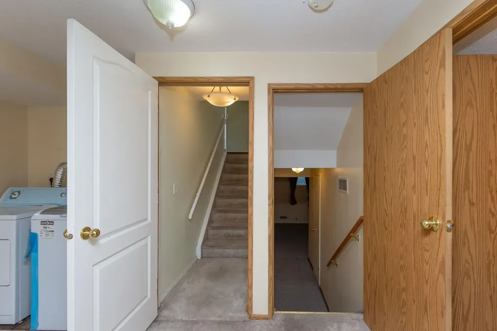 95 Castleridge Close NE Calgary AB T3J1Y9