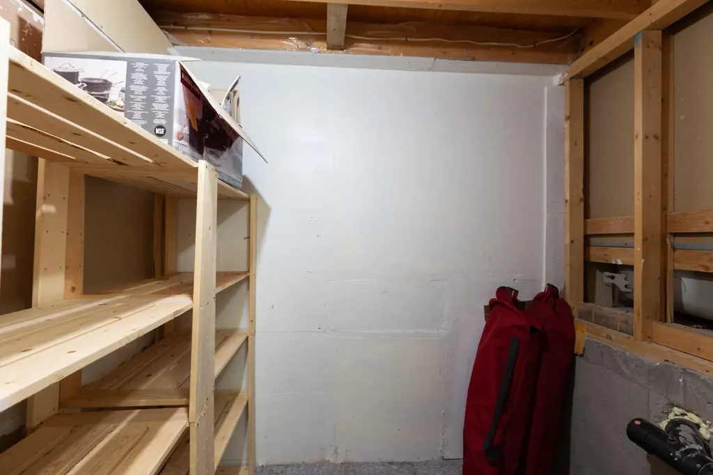 95 Castleridge Close NE Calgary AB T3J1Y9