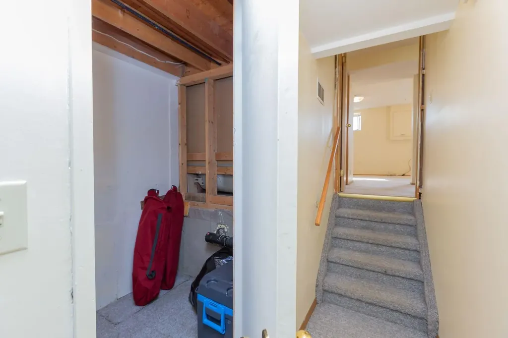 95 Castleridge Close NE Calgary AB T3J1Y9