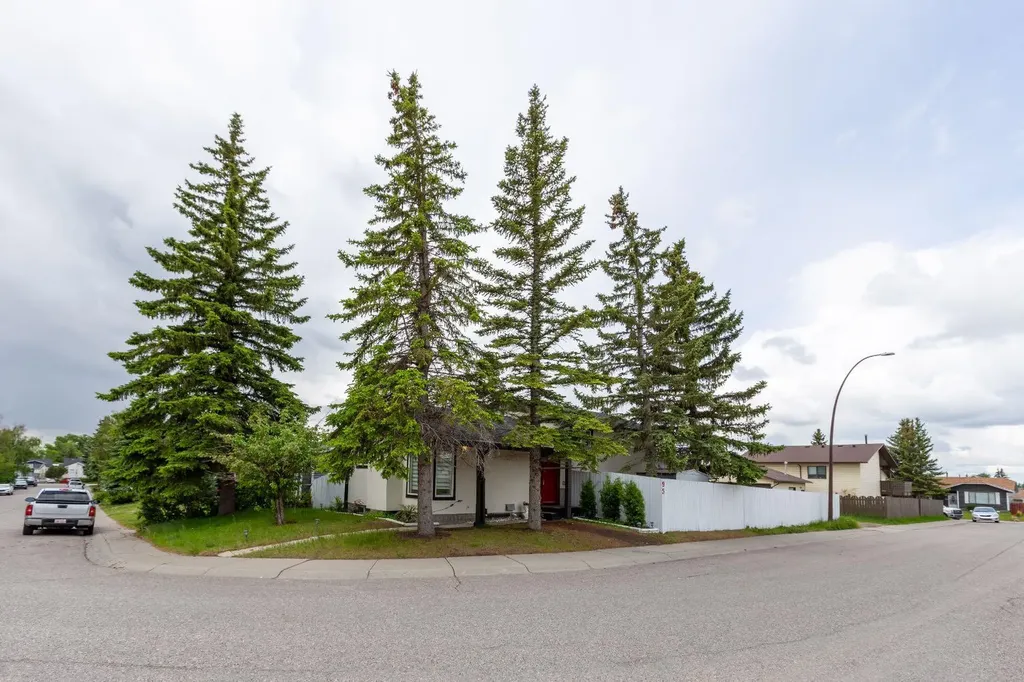 95 Castleridge Close NE Calgary AB T3J1Y9