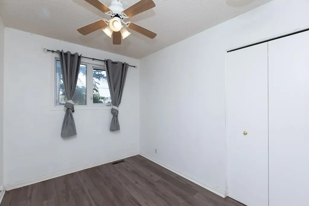 95 Castleridge Close NE Calgary AB T3J1Y9