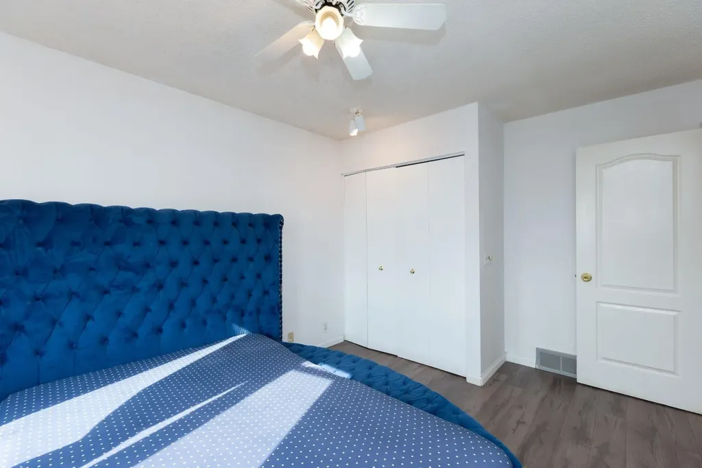 95 Castleridge Close NE Calgary AB T3J1Y9