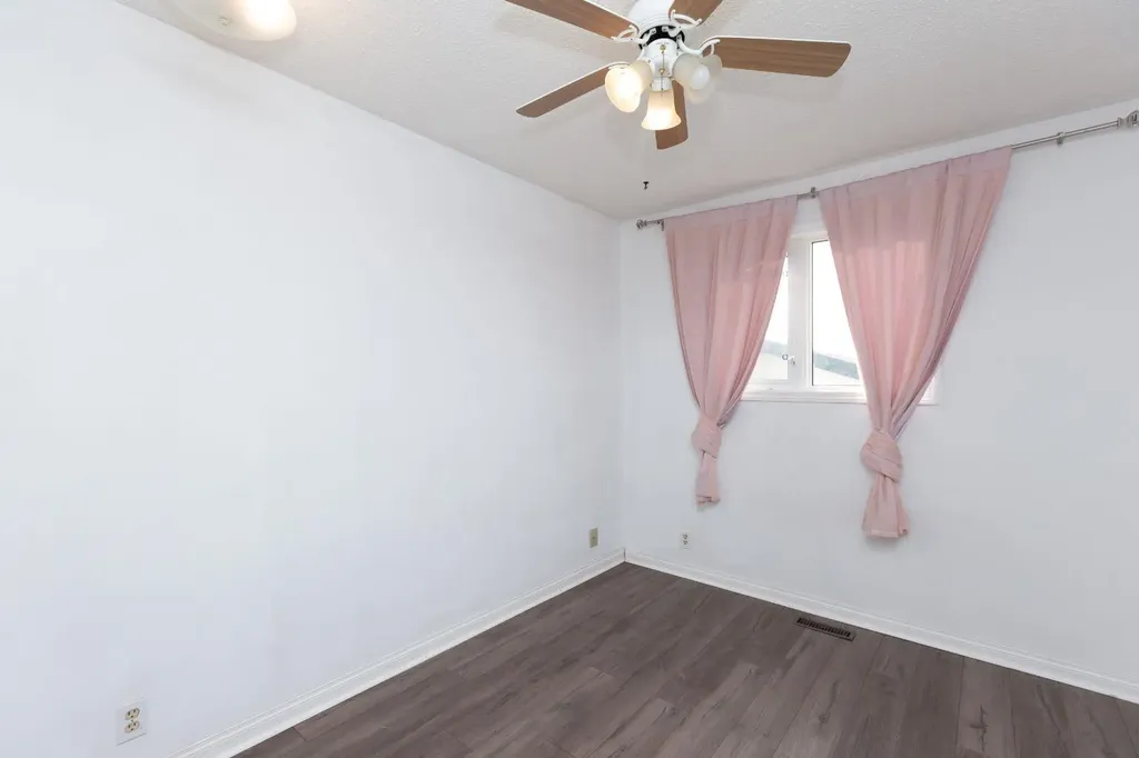 95 Castleridge Close NE Calgary AB T3J1Y9