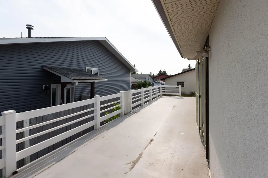 95 Castleridge Close NE Calgary AB T3J1Y9