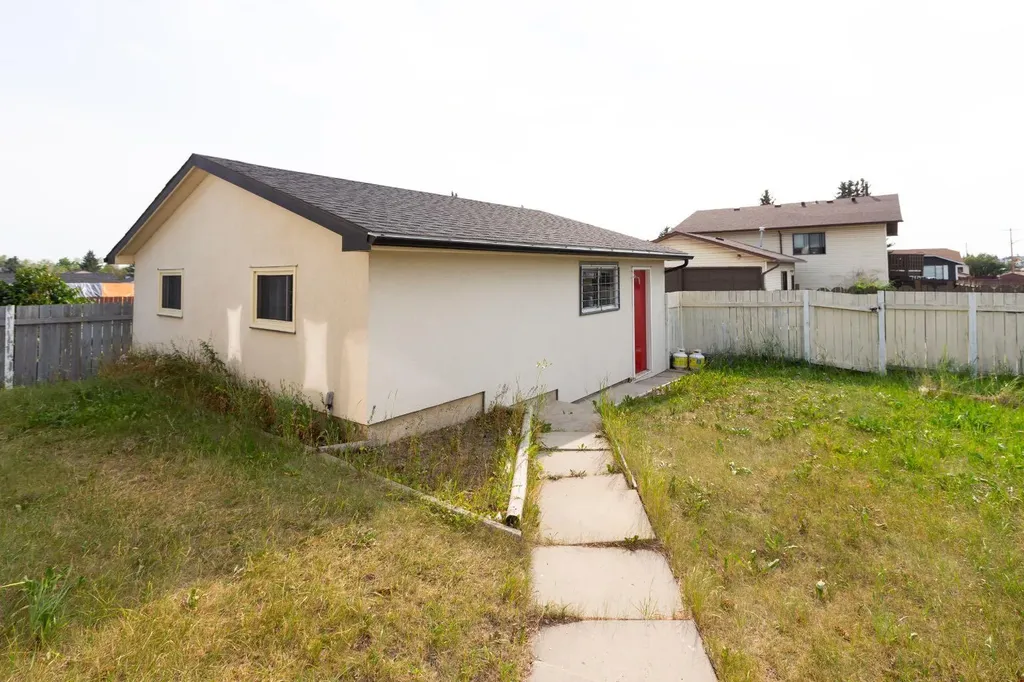 95 Castleridge Close NE Calgary AB T3J1Y9