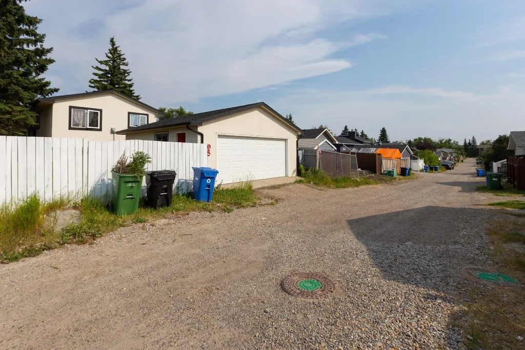 95 Castleridge Close NE Calgary AB T3J1Y9