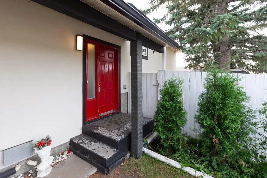 95 Castleridge Close NE Calgary AB T3J1Y9