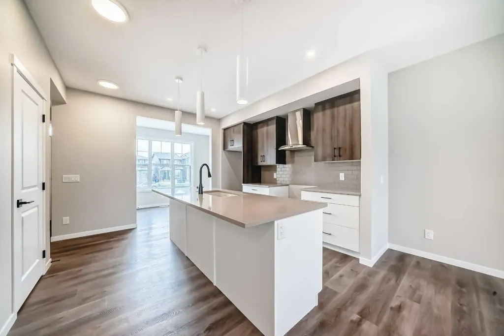 23 Magnolia Street SE Calgary AB T3M 4C8