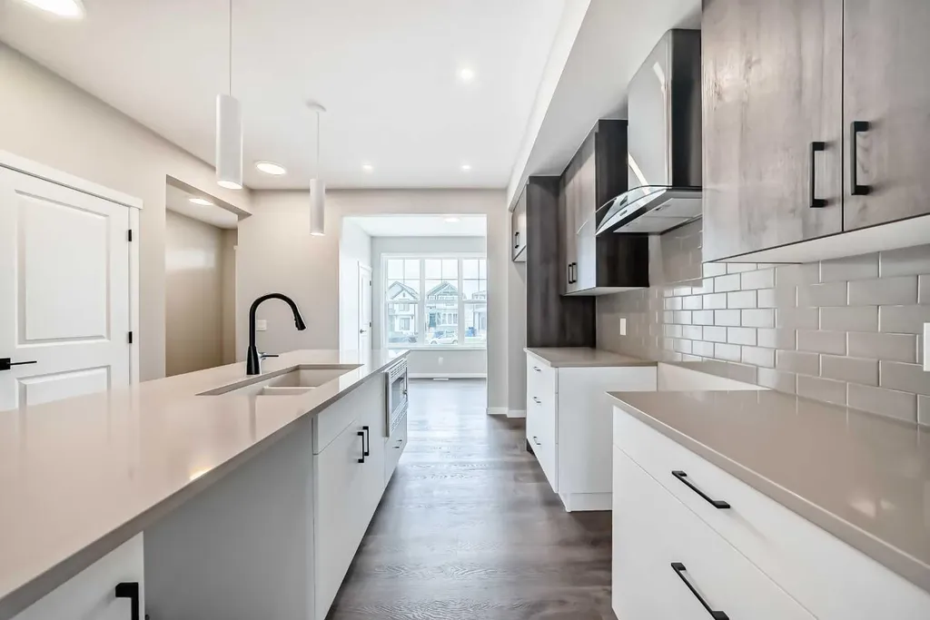 23 Magnolia Street SE Calgary AB T3M 4C8