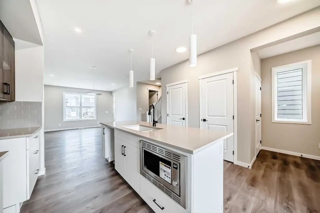 23 Magnolia Street SE Calgary AB T3M 4C8