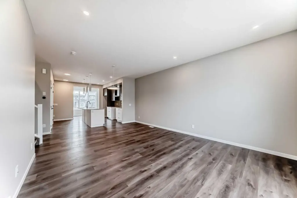23 Magnolia Street SE Calgary AB T3M 4C8