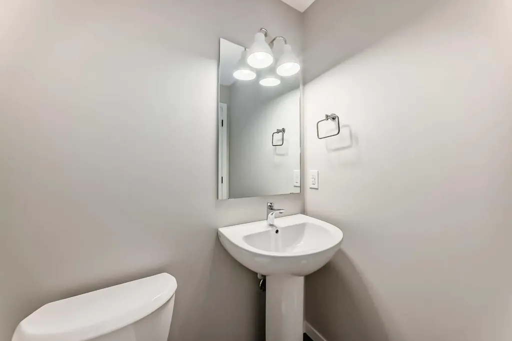 23 Magnolia Street SE Calgary AB T3M 4C8